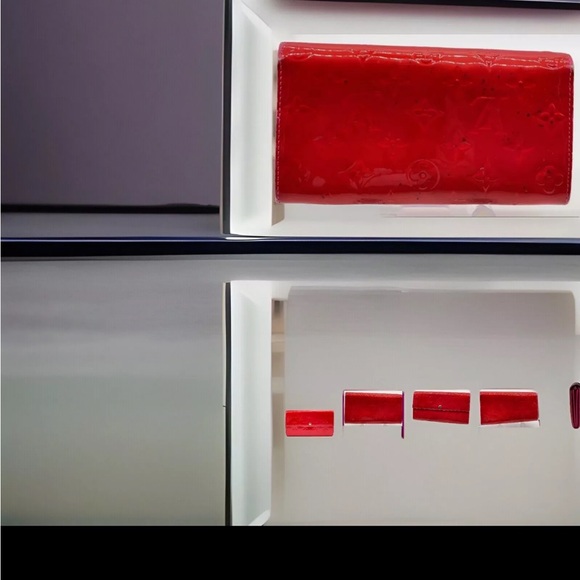 Louis Vuitton vernis red long wallet on a chain golden hardware - Picture 3 of 6